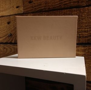 KKW Beauty Eyeshadow Pallet-Beauty Bible